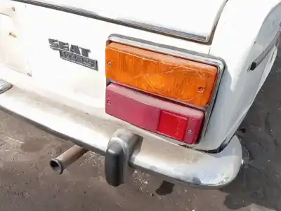 Véhicule à la ferraille seat 124 124 de l'année 1973 alimenté 