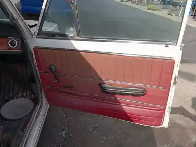 Véhicule à la ferraille seat 124 124 de l'année 1973 alimenté 