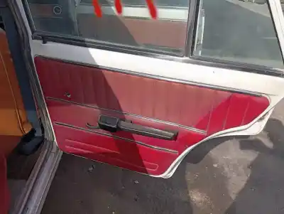 Véhicule à la ferraille seat 124 124 de l'année 1973 alimenté 