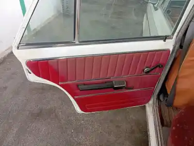 Véhicule à la ferraille seat 124 124 de l'année 1973 alimenté 