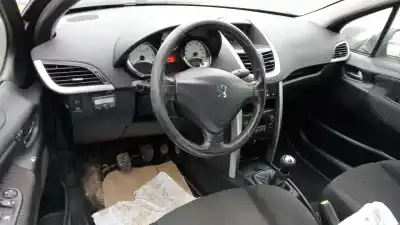 Veículo de Sucata peugeot 207 confort do ano 2006 alimentado 9hx