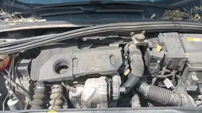 Veículo de Sucata peugeot 308 access do ano 2011 alimentado 9h05