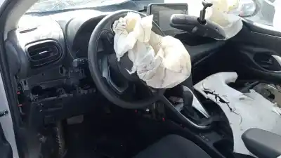 Veículo de Sucata toyota yaris (xp21) hybrid style do ano 2024 alimentado 