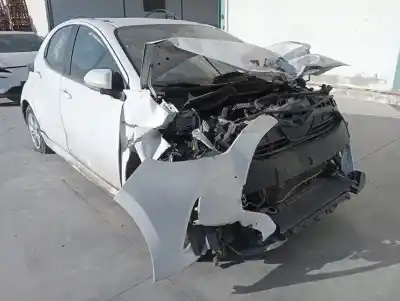 Sloopvoertuig TOYOTA YARIS (XP21) HYBRID STYLE van het jaar 2024 aangedreven 