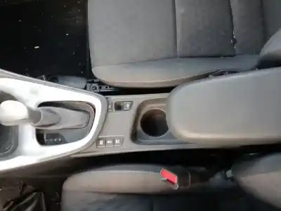 Veículo de Sucata toyota yaris (xp21) hybrid style do ano 2024 alimentado 