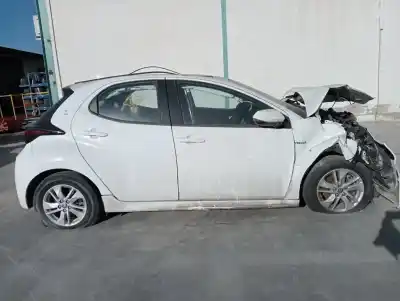 Veículo de Sucata toyota yaris (xp21) hybrid style do ano 2024 alimentado 