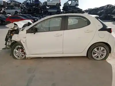 Veículo de Sucata toyota yaris (xp21) hybrid style do ano 2024 alimentado 