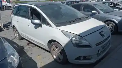 Veicolo di demolizione PEUGEOT 5008 Confort dell'anno 2010 alimentato 9HZ