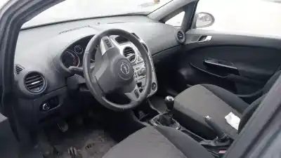 Veicolo di demolizione opel corsa d expression dell'anno 2014 alimentato a12xer