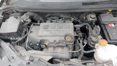 Veicolo di demolizione opel corsa d expression dell'anno 2014 alimentato a12xer