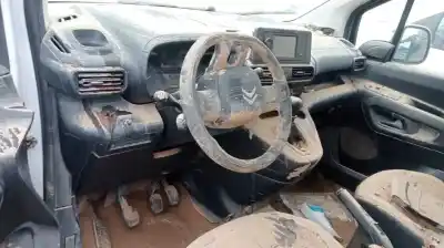 Veicolo di demolizione citroen berlingo feel m dell'anno 2023 alimentato 