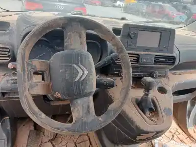 Veicolo di demolizione citroen berlingo feel m dell'anno 2023 alimentato 