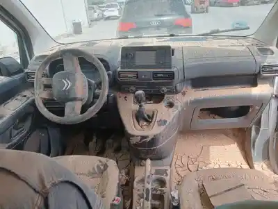 Veicolo di demolizione citroen berlingo feel m dell'anno 2023 alimentato 