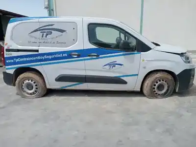 Veicolo di demolizione citroen berlingo feel m dell'anno 2023 alimentato 