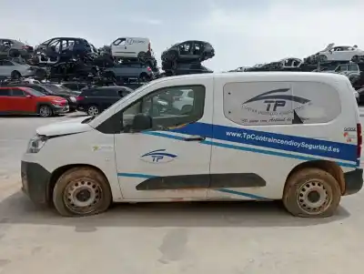 Veicolo di demolizione citroen berlingo feel m dell'anno 2023 alimentato 