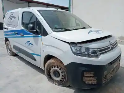 Veicolo di demolizione citroen berlingo feel m dell'anno 2023 alimentato 