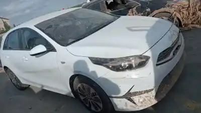 Veículo de Sucata kia ceed drive do ano 2018 alimentado 