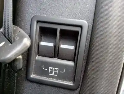 Veículo de Sucata land rover discovery 5 td6 hse do ano 2017 alimentado 