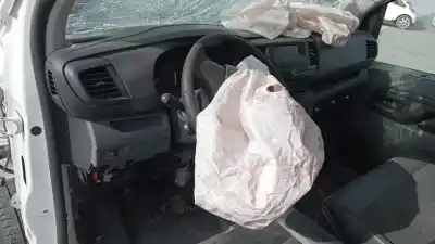 Véhicule à la ferraille toyota proace compact business de l'année 2021 alimenté yh01