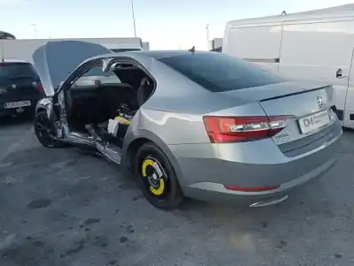 Veicolo di demolizione skoda superb (3v3) active dell'anno 2019 alimentato dfga