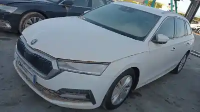 Veicolo di demolizione SKODA OCTAVIA COMBI (NX5) AMBITION dell'anno 2022 alimentato DLA