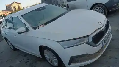 Veicolo di demolizione skoda octavia combi (nx5) ambition dell'anno 2022 alimentato dla