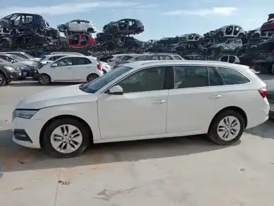 Veicolo di demolizione skoda octavia combi (nx5) ambition dell'anno 2022 alimentato dla