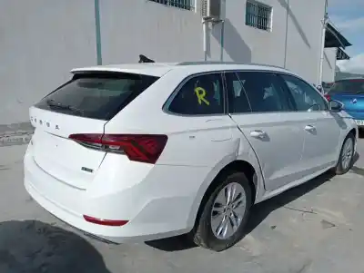 Veicolo di demolizione skoda octavia combi (nx5) ambition dell'anno 2022 alimentato dla