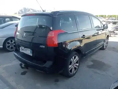 Veicolo di demolizione PEUGEOT 5008 Premium dell'anno 2010 alimentato D-RHE 0 RH02