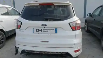 Véhicule à la ferraille ford kuga (cbs) titanium de l'année 2018 alimenté t8ma