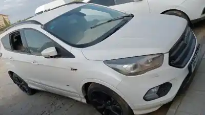 Véhicule à la ferraille ford kuga (cbs) titanium de l'année 2018 alimenté t8ma