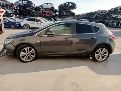 Veículo de Sucata opel astra j lim. cosmo do ano 2019 alimentado 