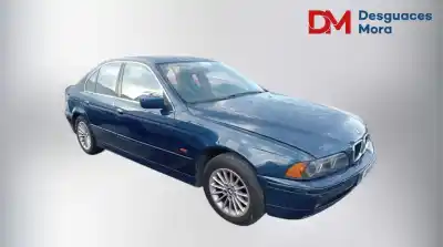 Sloopvoertuig BMW SERIE 5 BERLINA (E39)  van het jaar 2002 aangedreven 30-6D-1 D