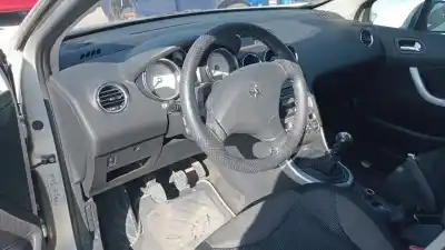 Vehicul casat peugeot 308 premium al anului 2007 alimentat rhr