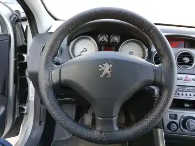 Vehicul casat peugeot 308 premium al anului 2007 alimentat rhr