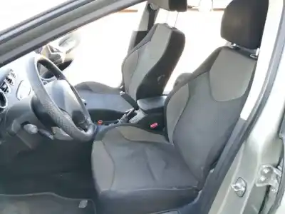 Vehicul casat peugeot 308 premium al anului 2007 alimentat rhr