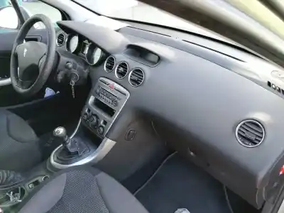 Vehicul casat peugeot 308 premium al anului 2007 alimentat rhr