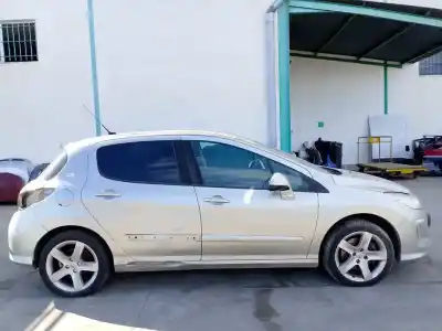 Vehicul casat peugeot 308 premium al anului 2007 alimentat rhr