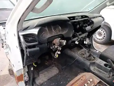 Vehicul casat toyota hilux (gun1) doble cabina dlx 4x4 al anului 2022 alimentat 2gd