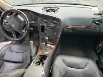 Sloopvoertuig volvo v70 familiar b5244s van het jaar 2000 aangedreven 