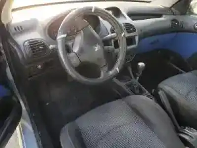 Sloopvoertuig peugeot 206 cc nfu(tu5jp4) van het jaar 2001 aangedreven 