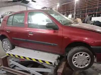 Здавання транспортного засобу renault clio ii fase i (b/cbo) d7f року 1998 потужний 