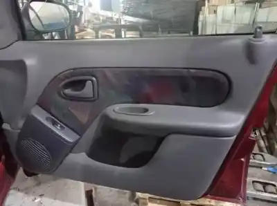 Здавання транспортного засобу renault clio ii fase i (b/cbo) d7f року 1998 потужний 
