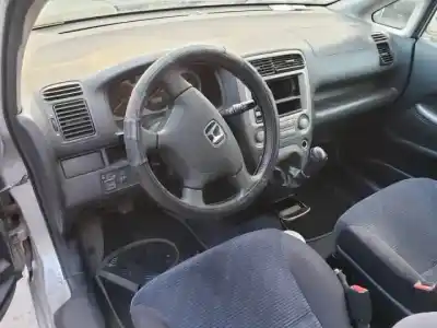 Sloopvoertuig honda stream (rn1/3) k20a1 van het jaar 2001 aangedreven 