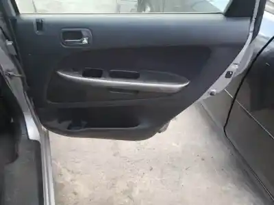Sloopvoertuig honda stream (rn1/3) k20a1 van het jaar 2001 aangedreven 
