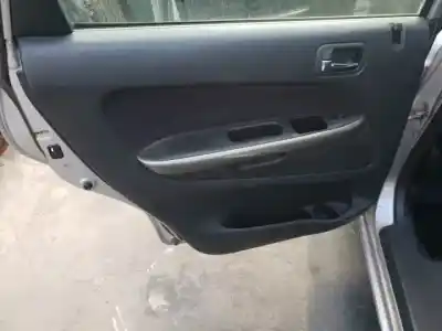 Sloopvoertuig honda stream (rn1/3) k20a1 van het jaar 2001 aangedreven 