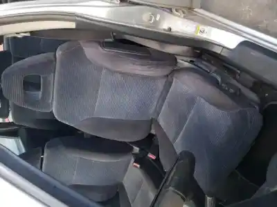 Sloopvoertuig honda stream (rn1/3) k20a1 van het jaar 2001 aangedreven 