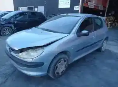 Sloopvoertuig peugeot 206 berlina 8hx van het jaar 1998 aangedreven 
