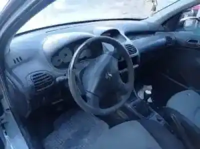 Sloopvoertuig peugeot 206 berlina 8hx van het jaar 1998 aangedreven 