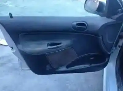 Sloopvoertuig peugeot 206 berlina 8hx van het jaar 1998 aangedreven 